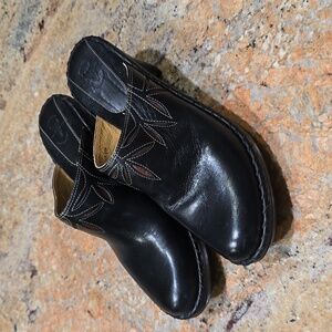 Frye slip in mules black leather 8 1/2